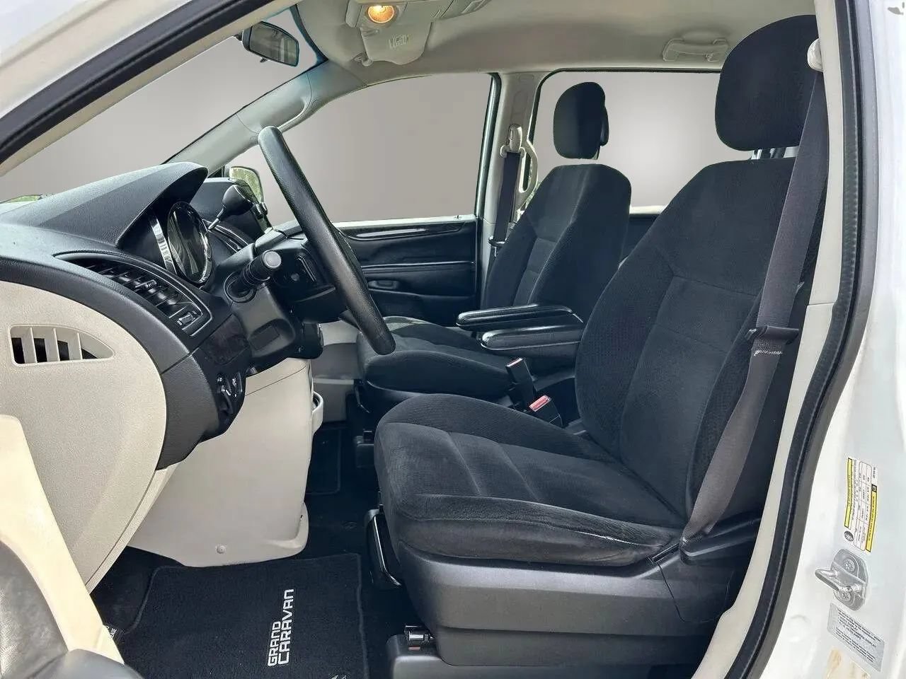 Used 2016 Dodge Grand Caravan American Value Package FWD image 8