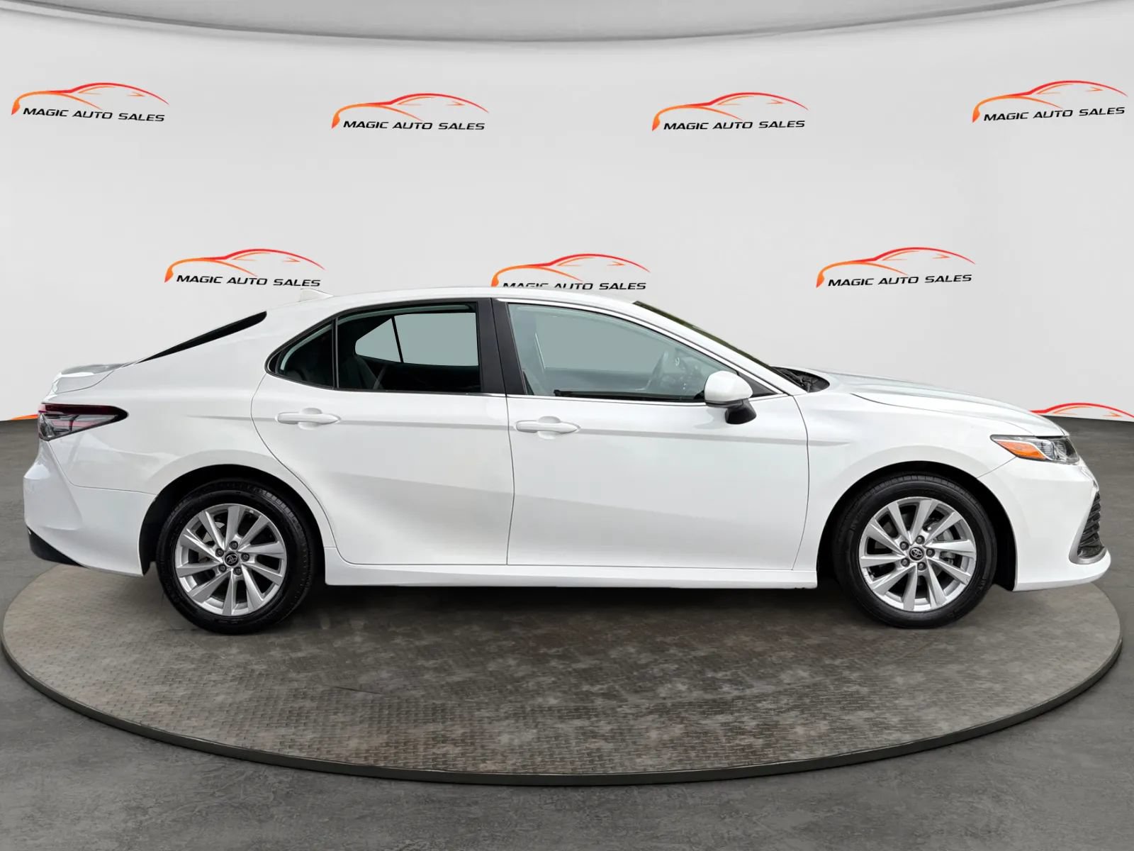 Used 2024 Toyota Camry LE AWD/4WD image 6