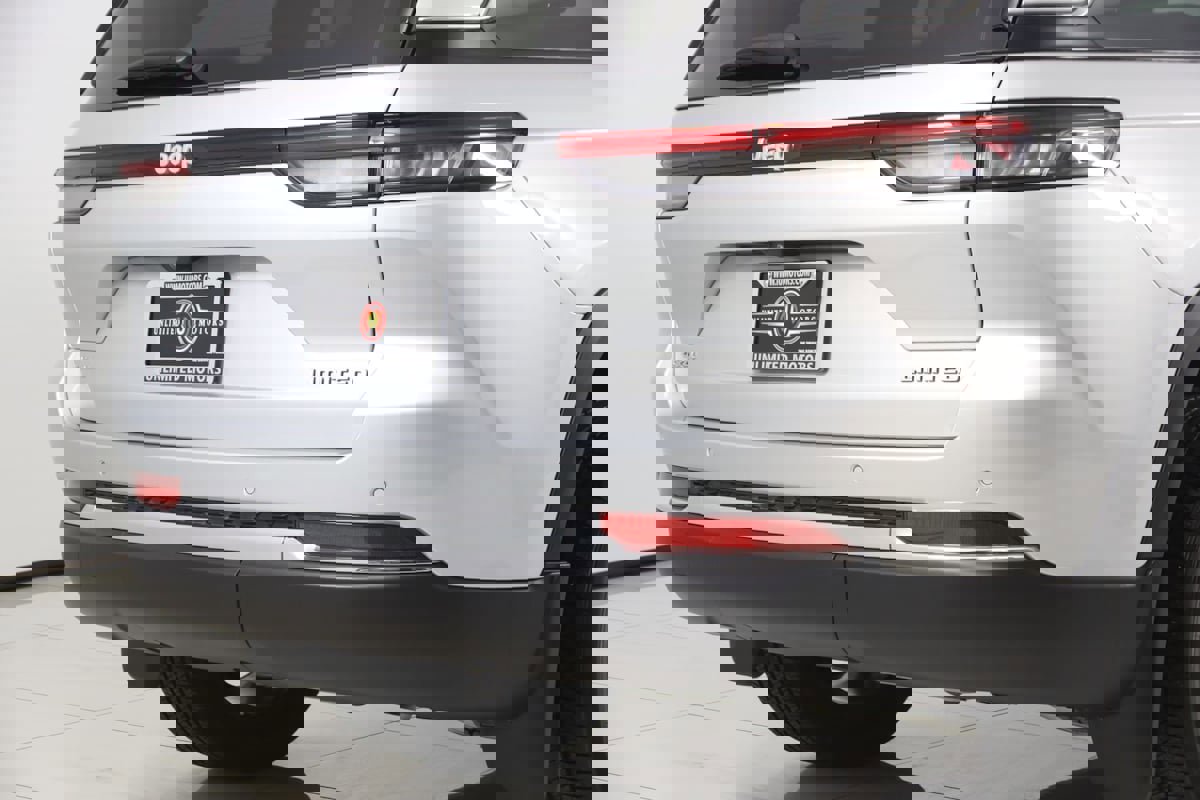 Used 2024 Jeep Grand Cherokee Limited w/ Luxury Tech Group II image 45