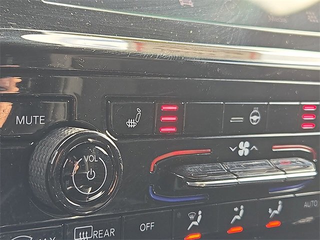 Used 2024 Jeep Grand Cherokee L Laredo w/ Luxury Tech Group I image 25