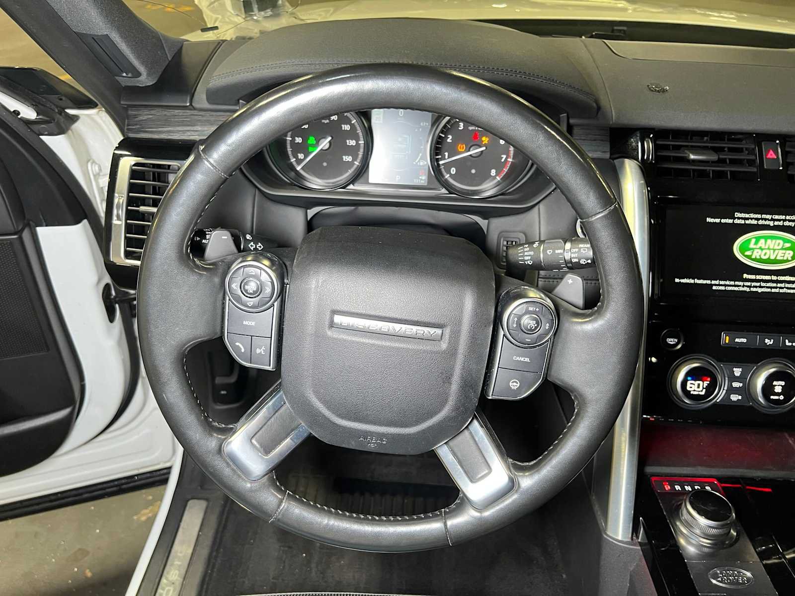 Used 2017 Land Rover Discovery HSE Luxury AWD/4WD image 26
