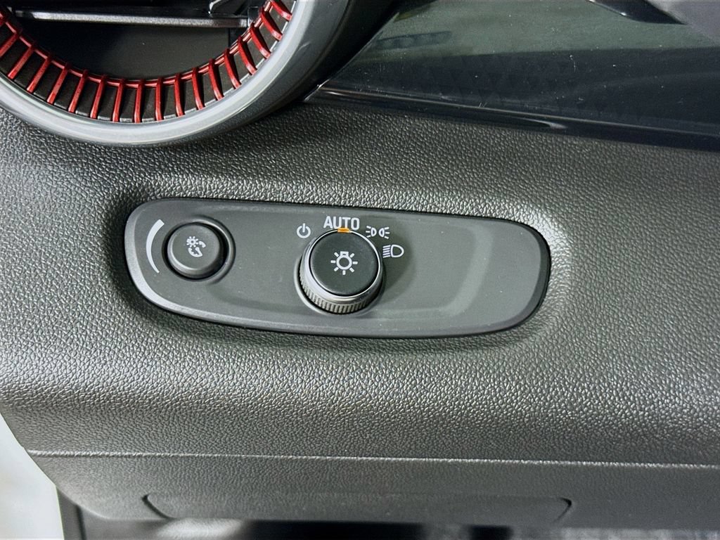 Used 2024 Chevrolet Trax RS w/ Sunroof Package FWD image 18
