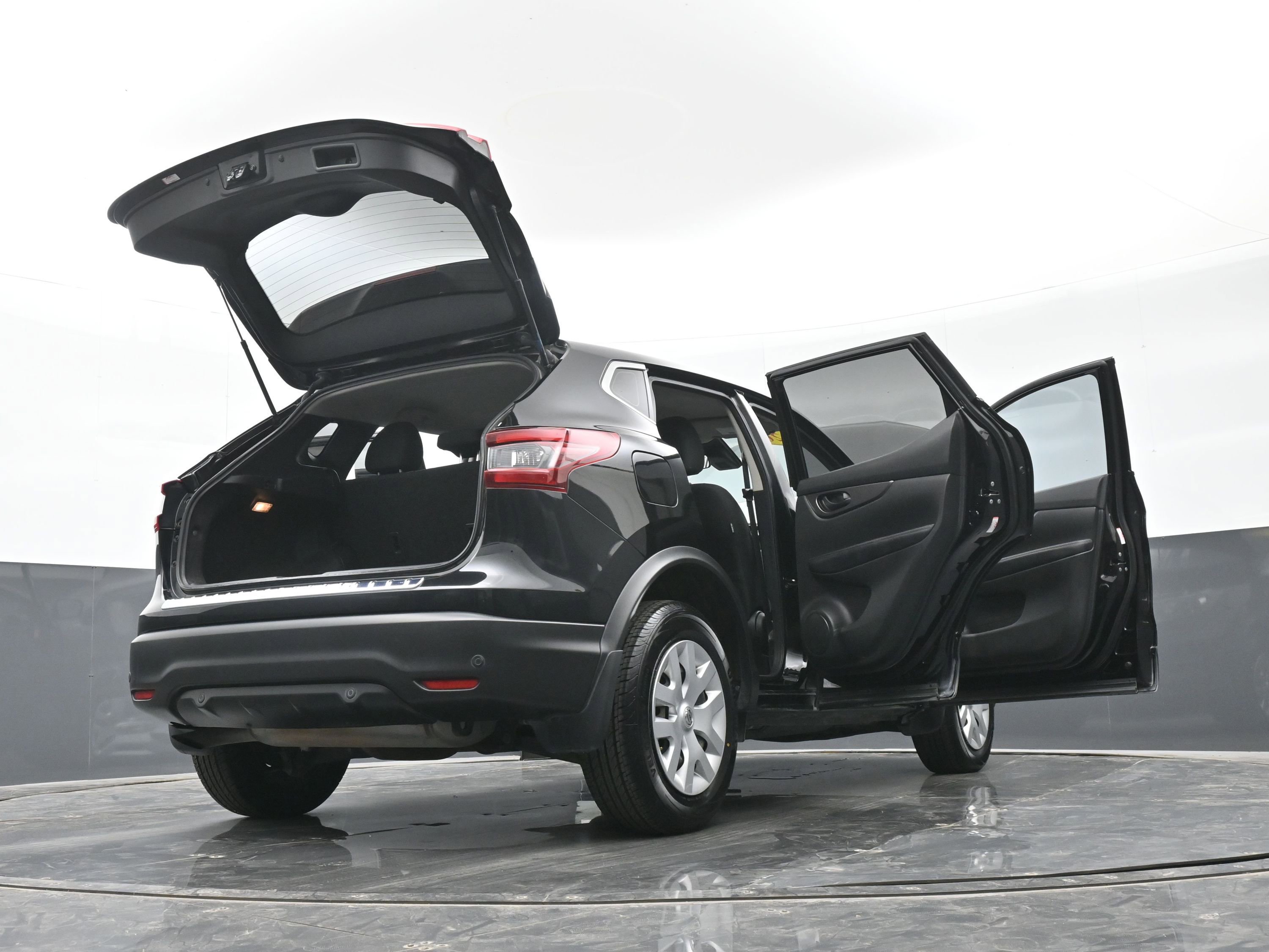 Used 2020 Nissan Rogue Sport S image 49