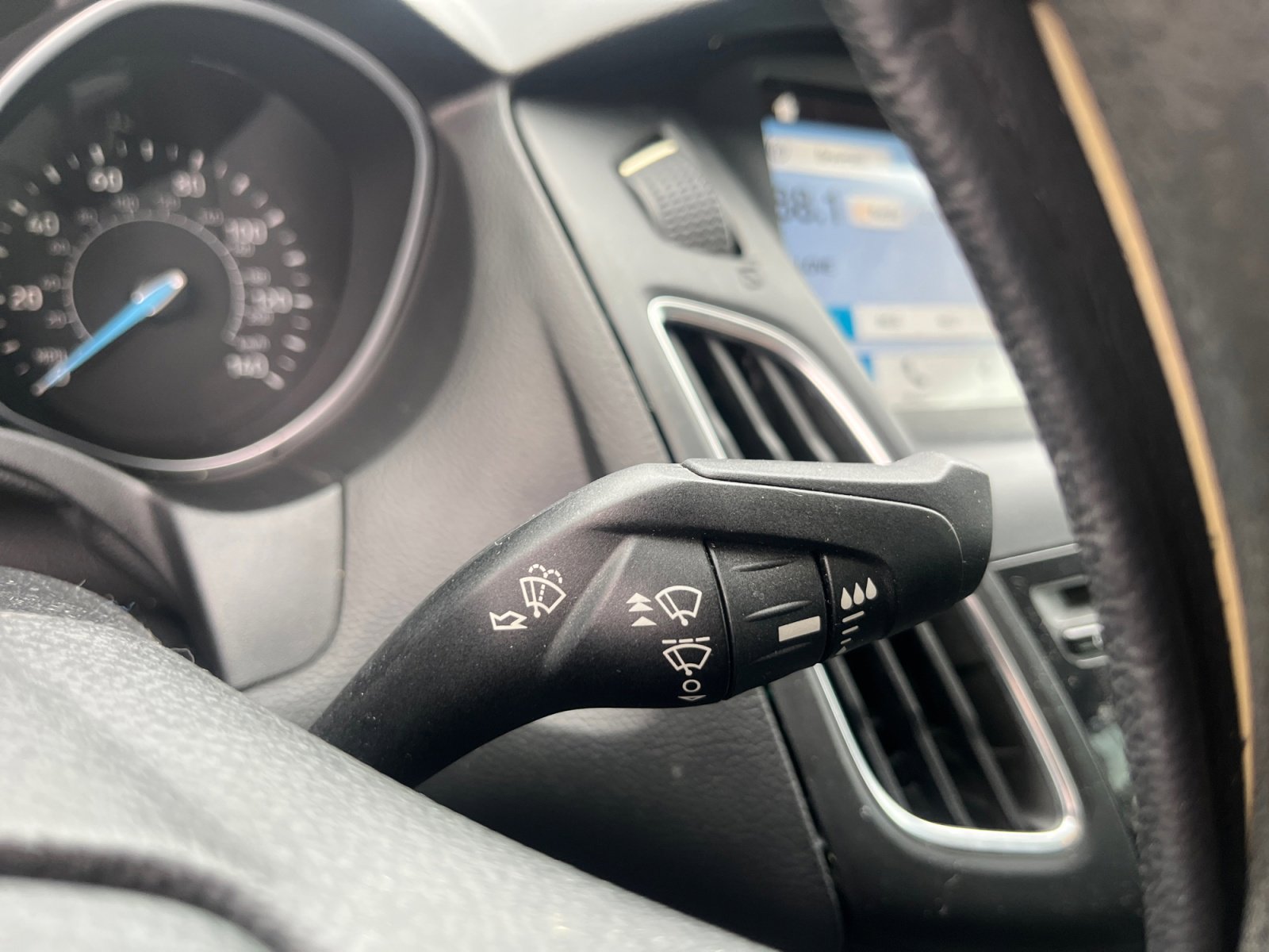 Used 2017 Ford Focus SEL image 11