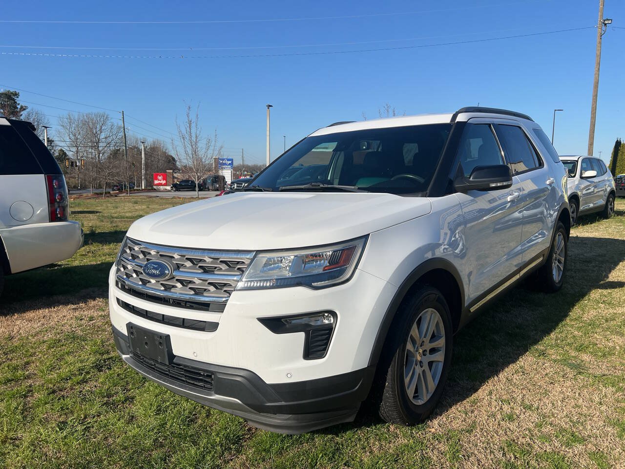 Used 2018 Ford Explorer XLT w/ Equipment Group 202A AWD/4WD image 1