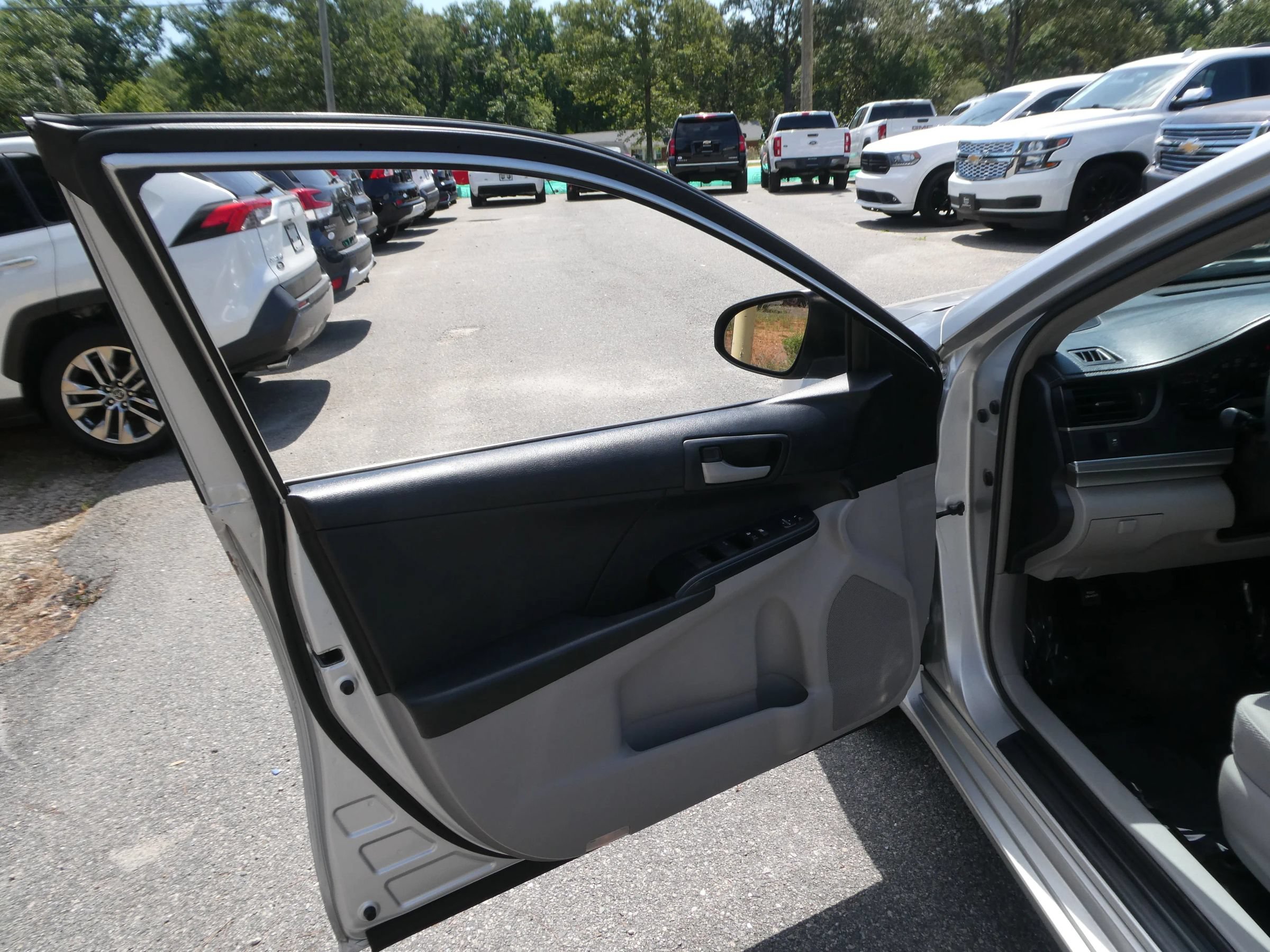 Used 2014 Toyota Camry FWD image 11