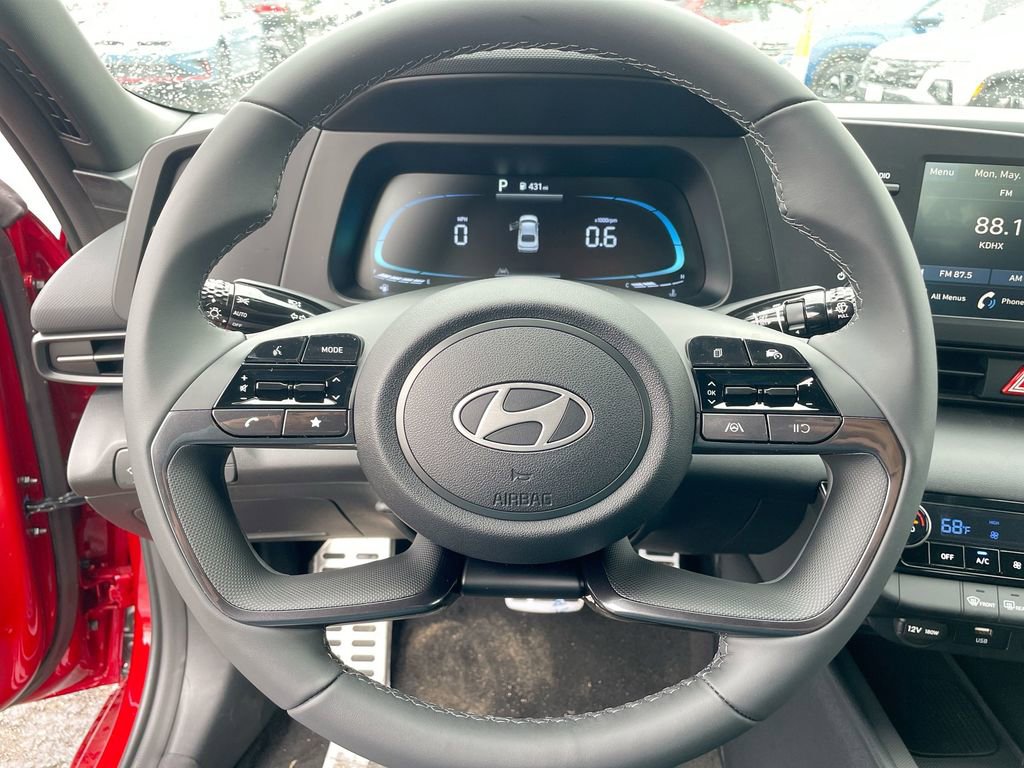 Used 2025 Hyundai Elantra Sport image 40