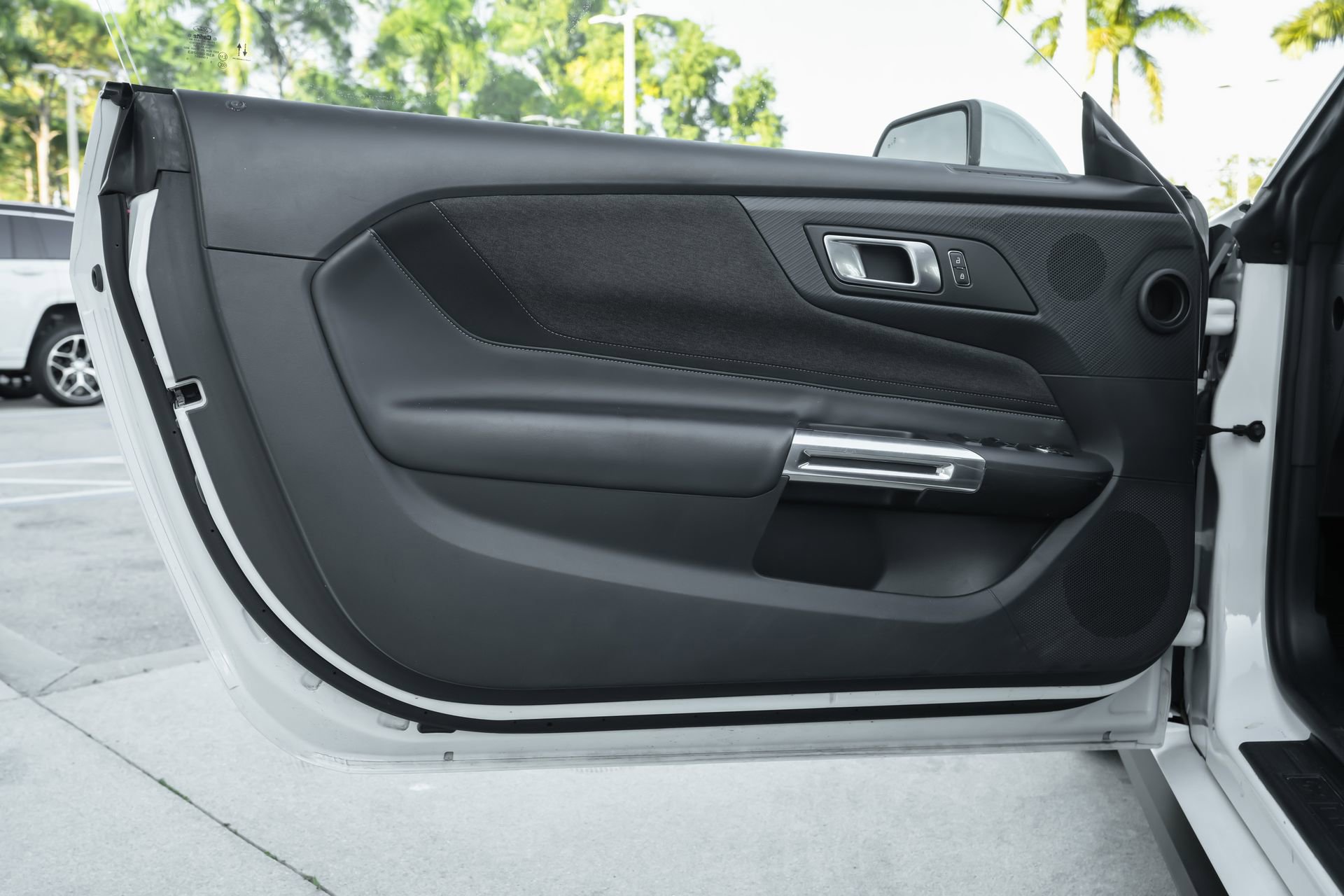 Used 2024 Ford Mustang Convertible image 15