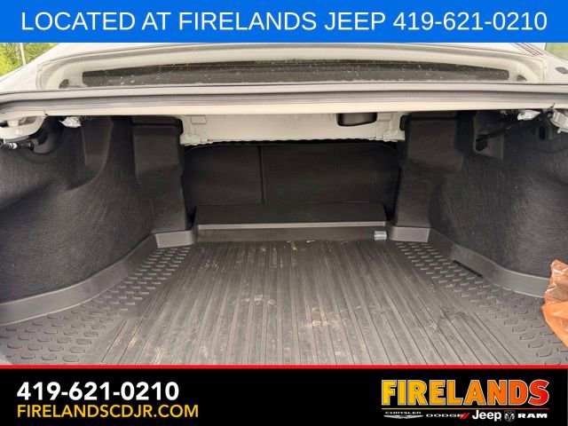 Used 2025 Toyota Camry SE FWD image 11