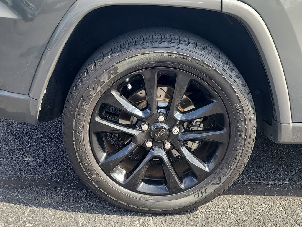Used 2020 Jeep Grand Cherokee Altitude RWD image 5