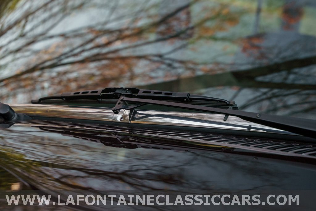 Used 1991 Jeep Grand Wagoneer Base image 38