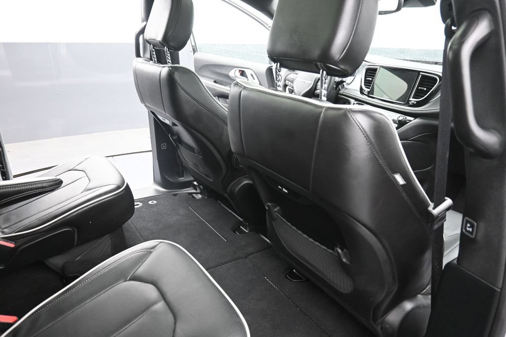 Used 2026 Chrysler Pacifica Limited w/ S Appearance Package FWD image 10