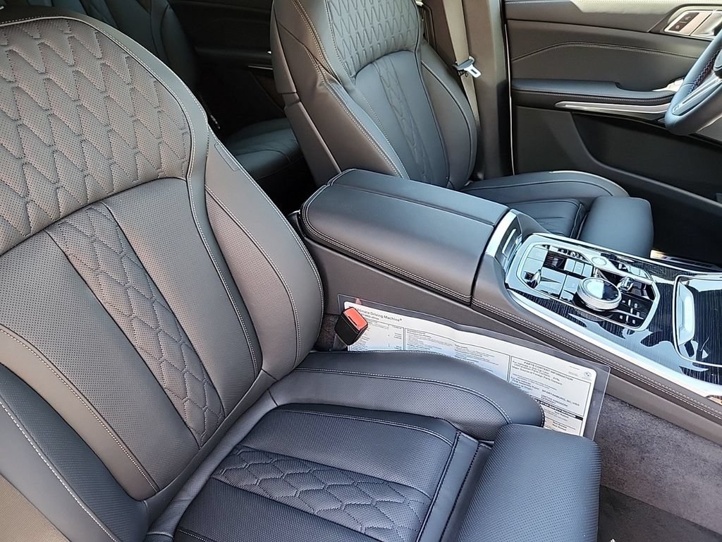 Certified 2025 BMW X7 M60i AWD/4WD image 24