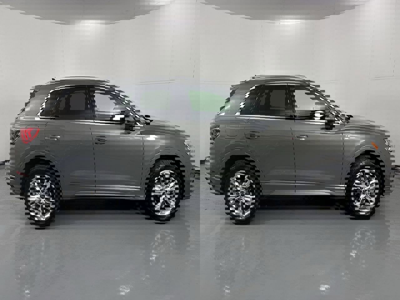 Used 2022 Audi Q3 2.0T Premium Plus w/ Premium Plus Package image 38