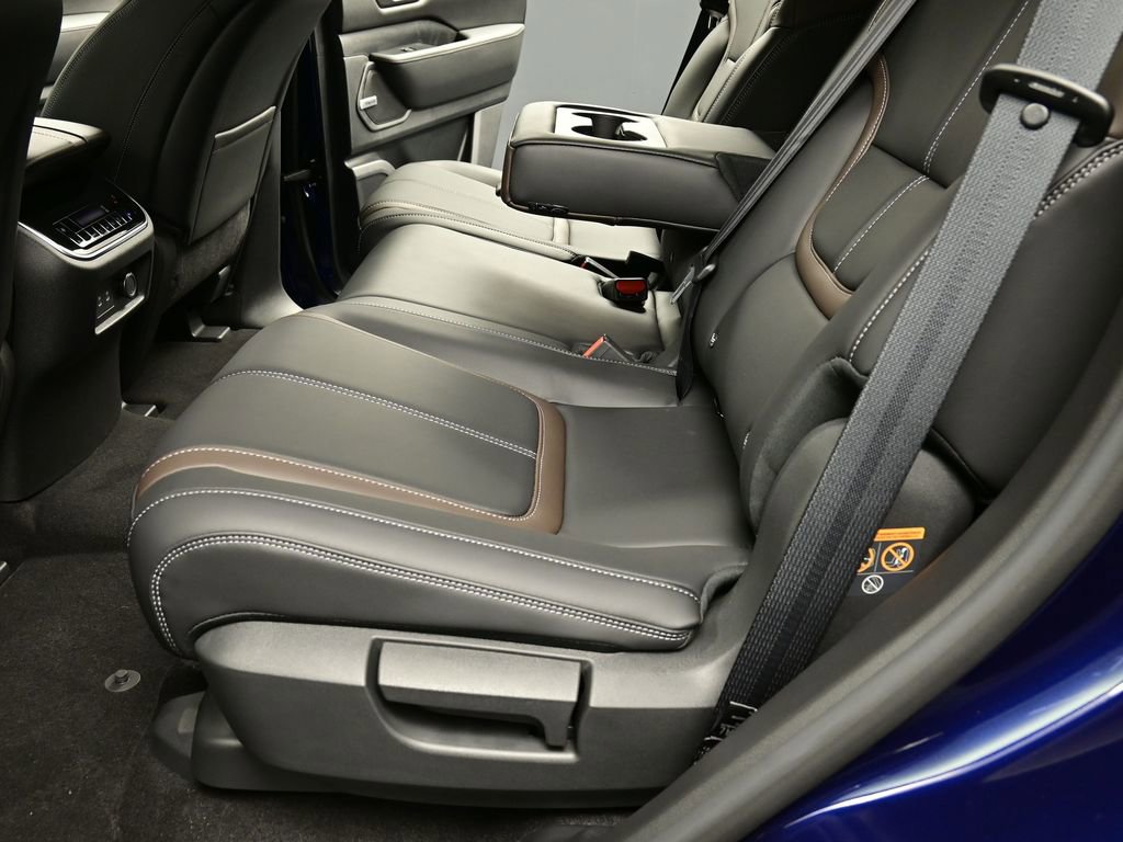 New 2025 Nissan Armada SL image 18