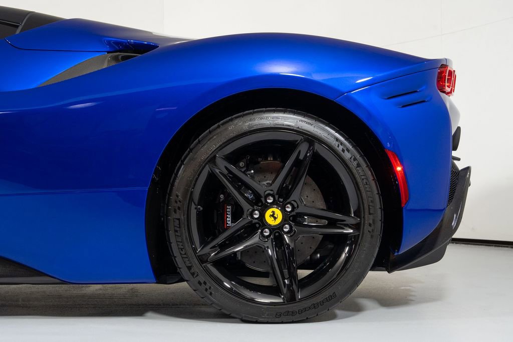 Used 2022 Ferrari SF90 Spider image 14