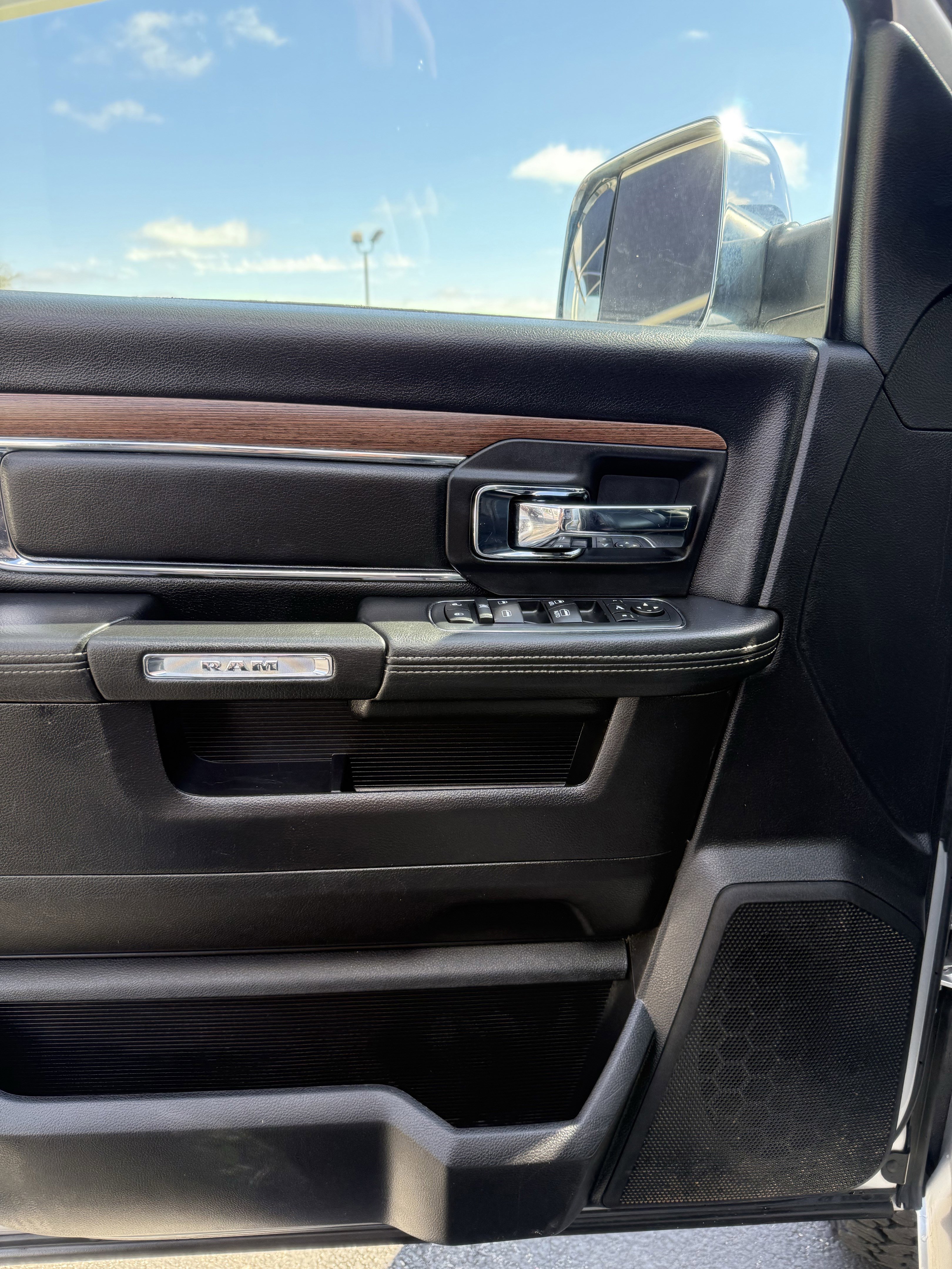 Used 2017 RAM 2500 Laramie image 15