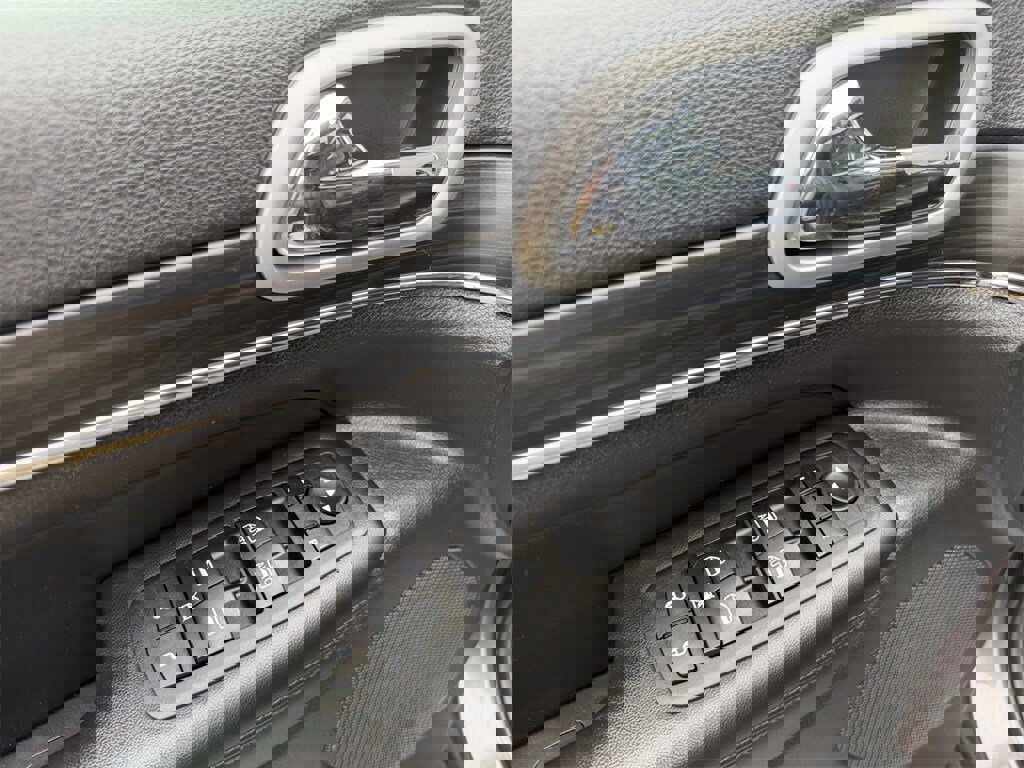 Used 2020 Jeep Grand Cherokee Limited w/ Luxury Group II image 11