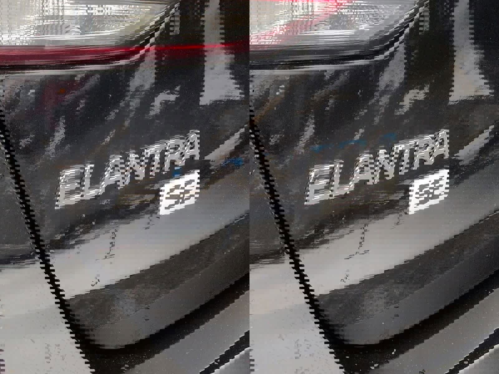 Used 2018 Hyundai Elantra SE image 13