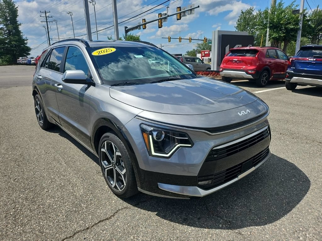 Used 2025 Kia Niro EX Touring FWD image 4