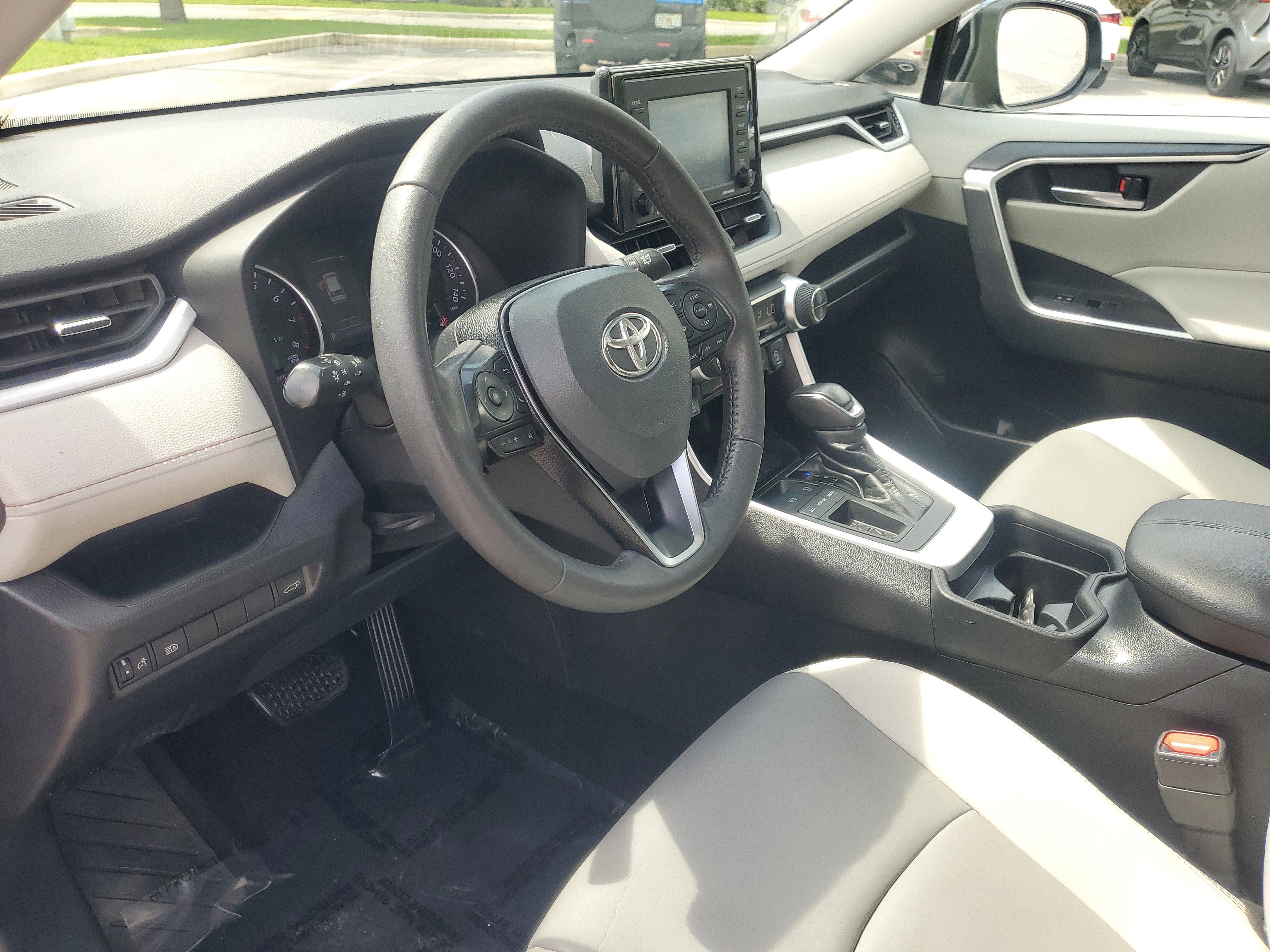 Used 2021 Toyota RAV4 XLE Premium FWD image 17
