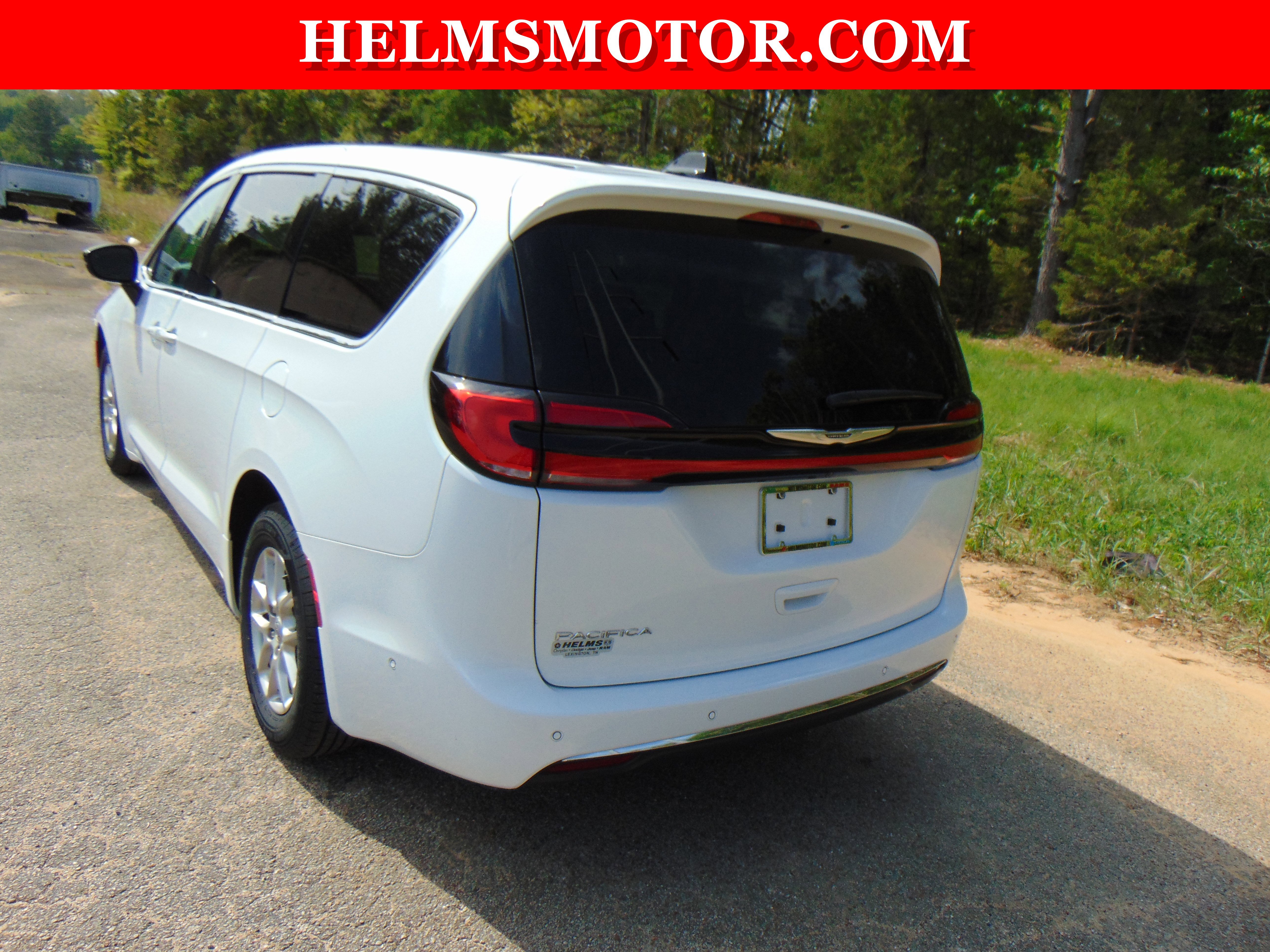 Certified 2024 Chrysler Pacifica Touring-L FWD image 8