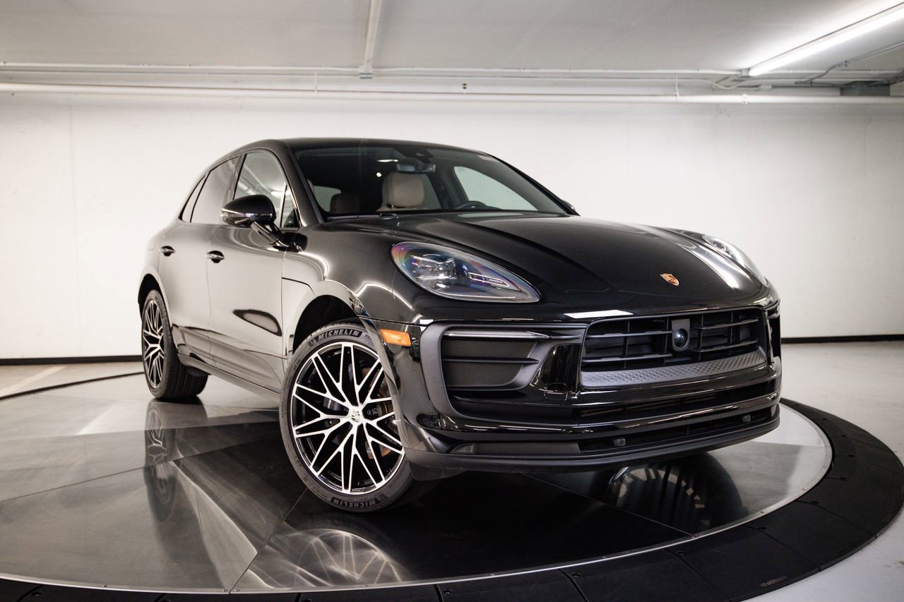 Certified 2025 Porsche Macan AWD/4WD image 9