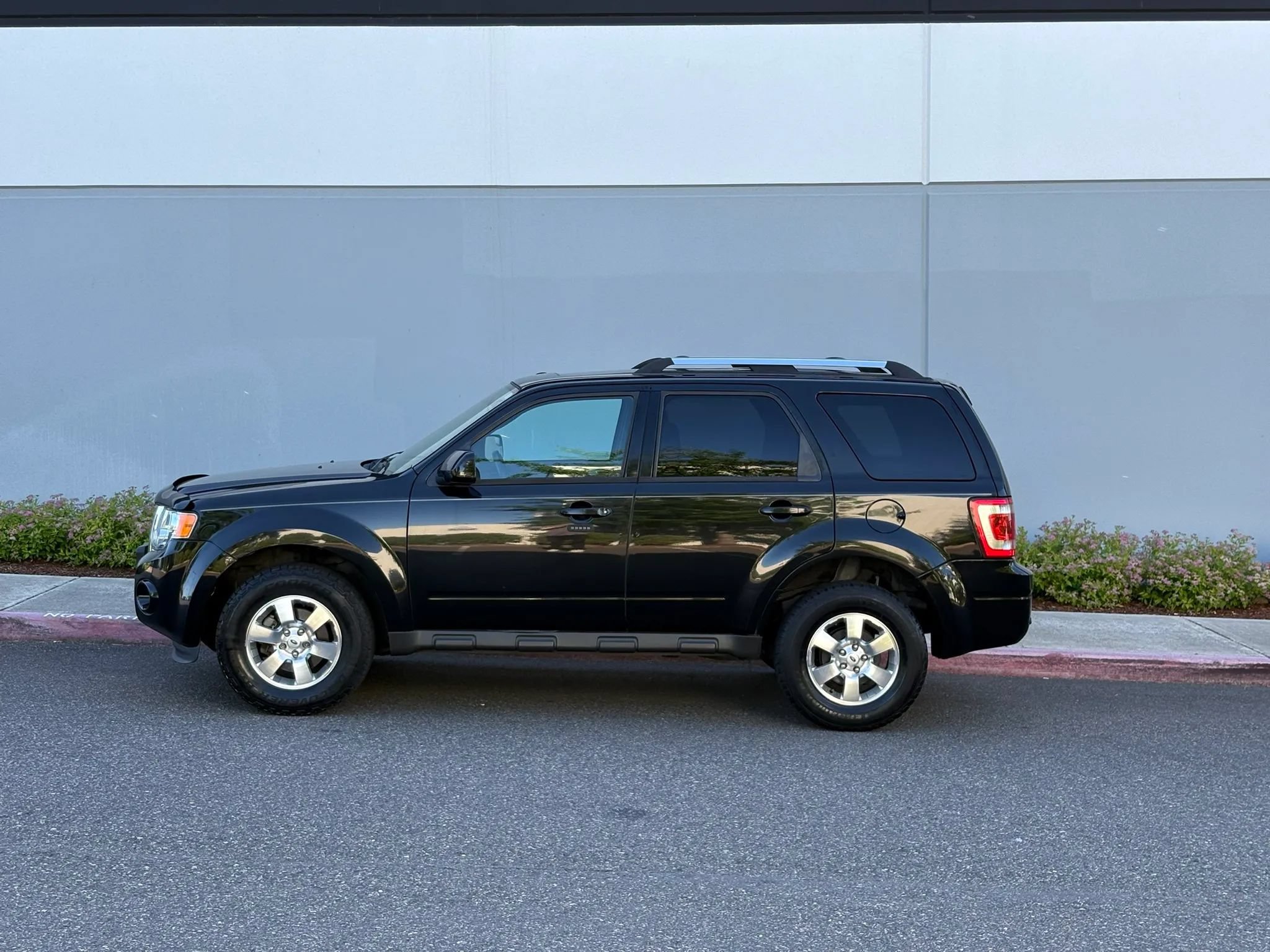 Used 2012 Ford Escape Limited FWD image 3