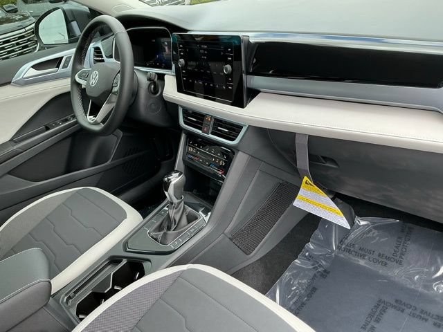 New 2026 Volkswagen Taos SE FWD image 20