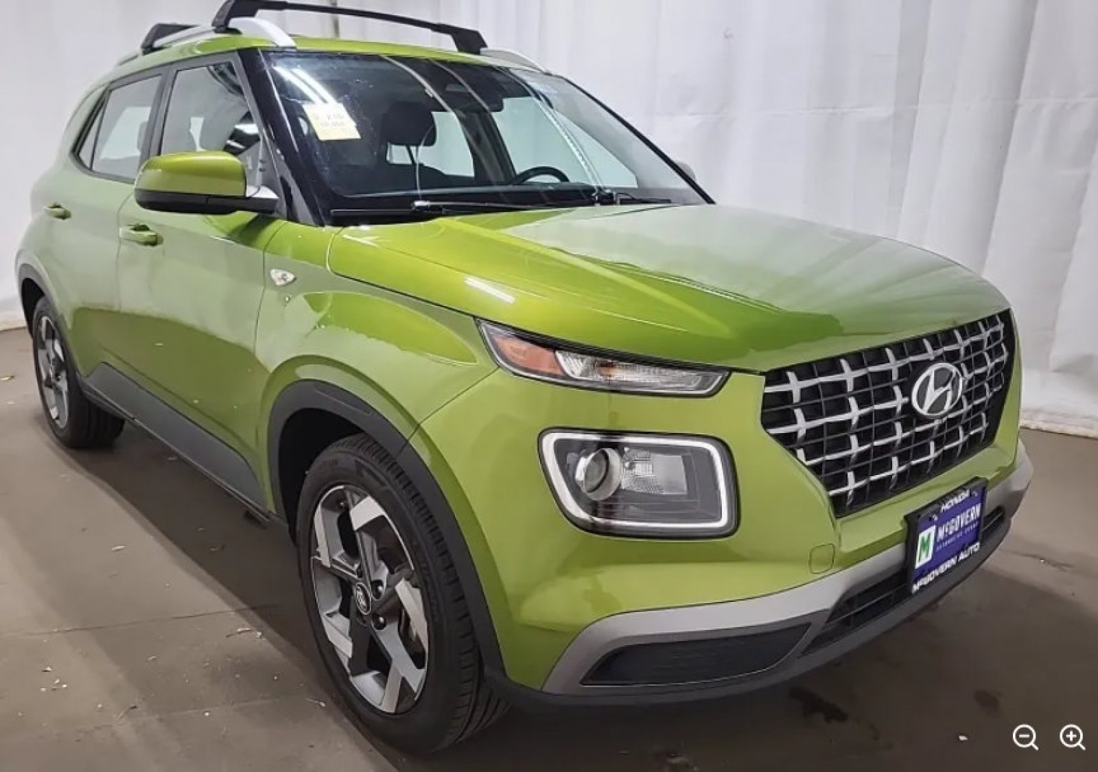 Used 2023 Hyundai Venue SEL w/ Cargo Package FWD image 4