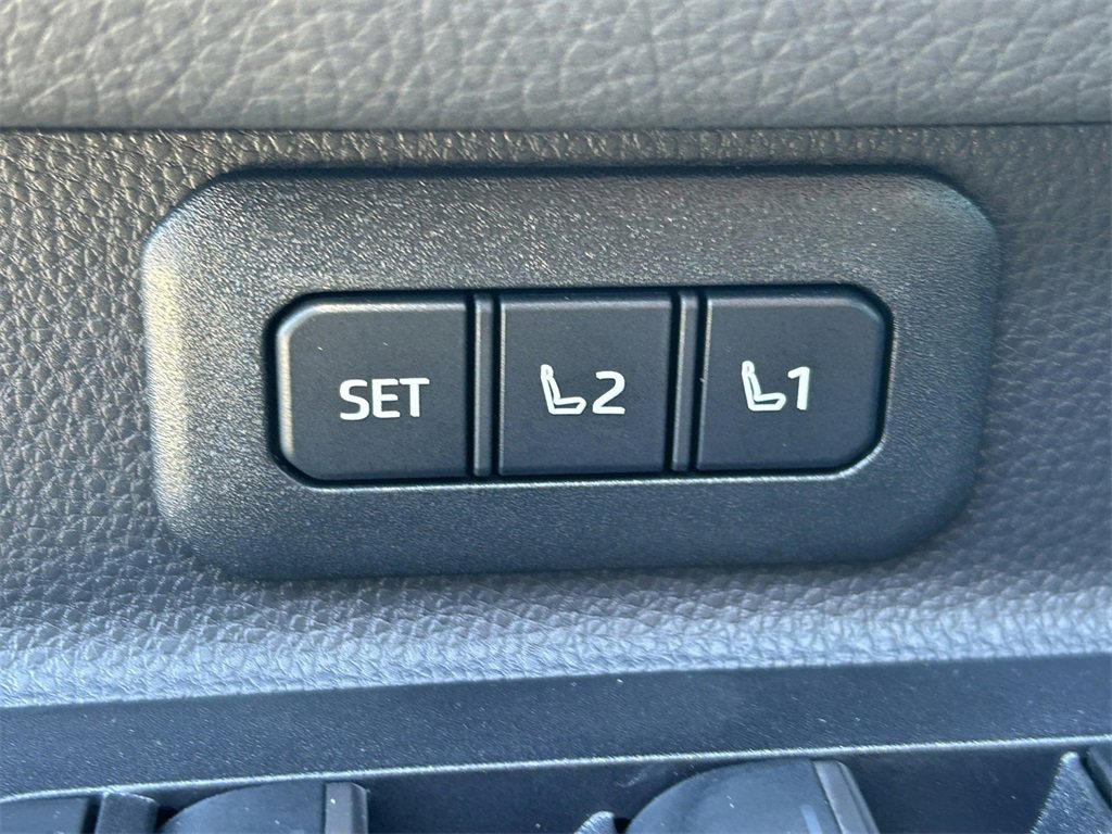 Used 2025 Toyota Land Cruiser image 27