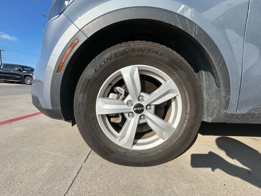 Used 2023 Kia Sorento LX FWD image 5