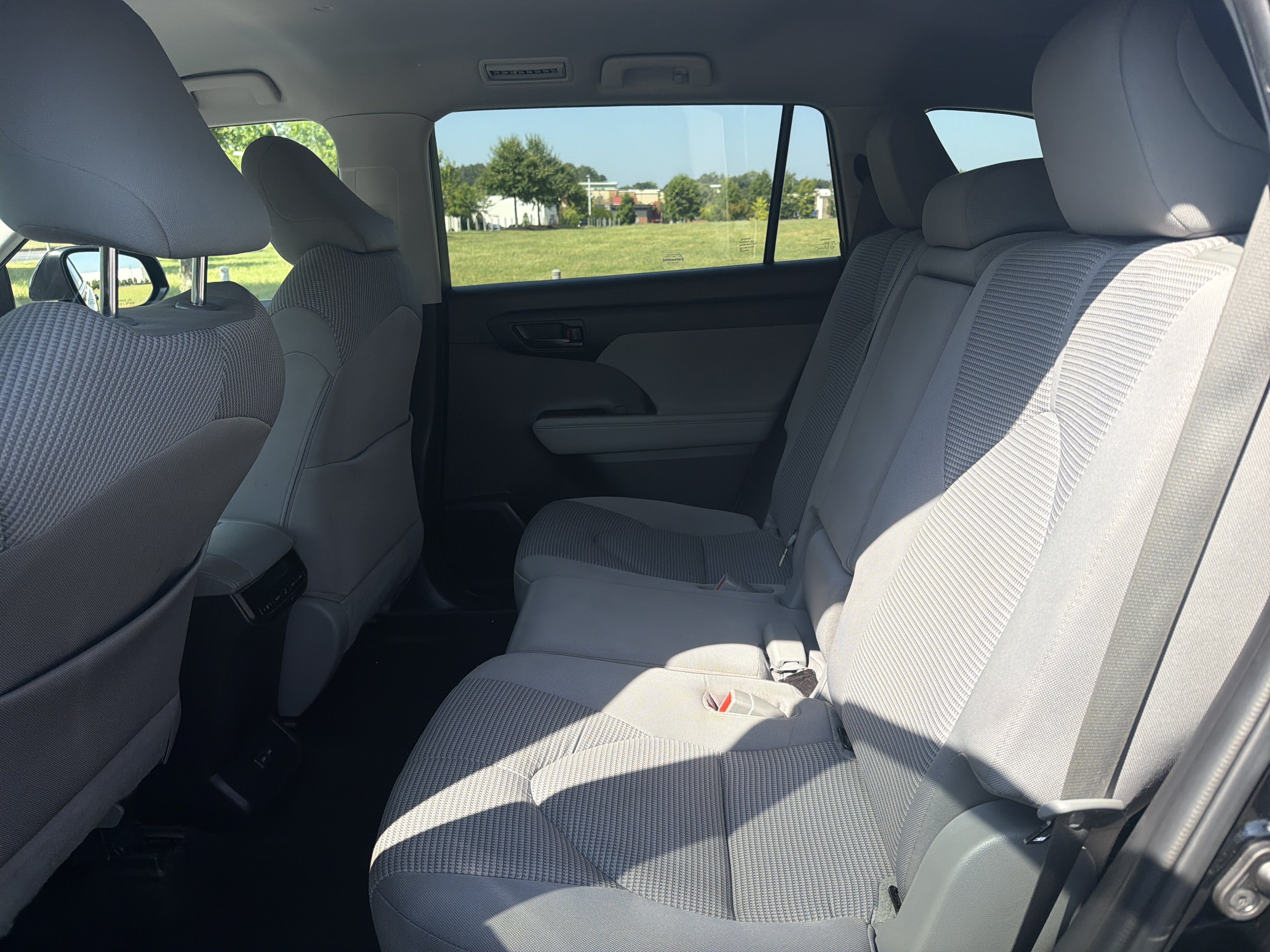 Used 2023 Toyota Highlander LE FWD image 26