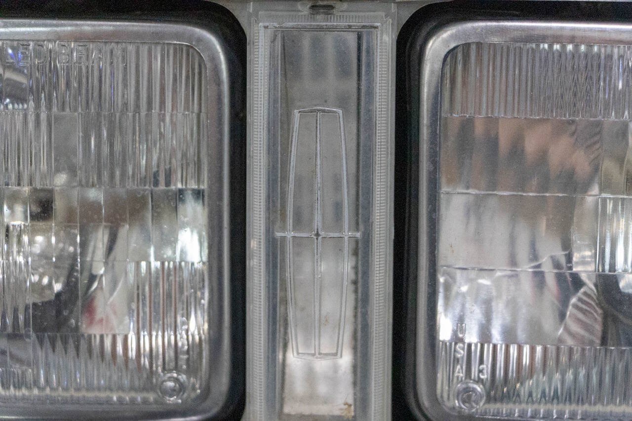 Used 1988 Lincoln Town Car Signature RWD image 33