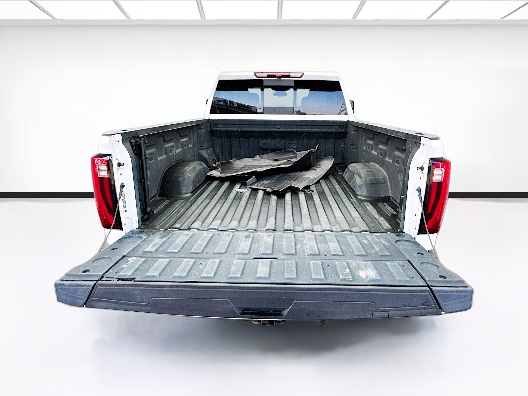 Used 2024 GMC Sierra 2500 SLT w/ SLT Premium Package image 18