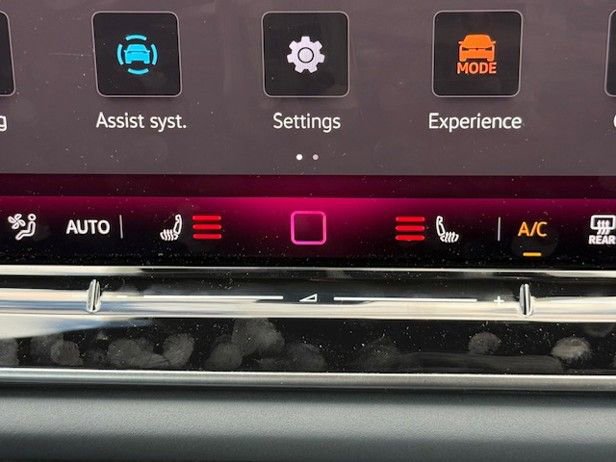 New 2025 Volkswagen Tiguan SE image 20