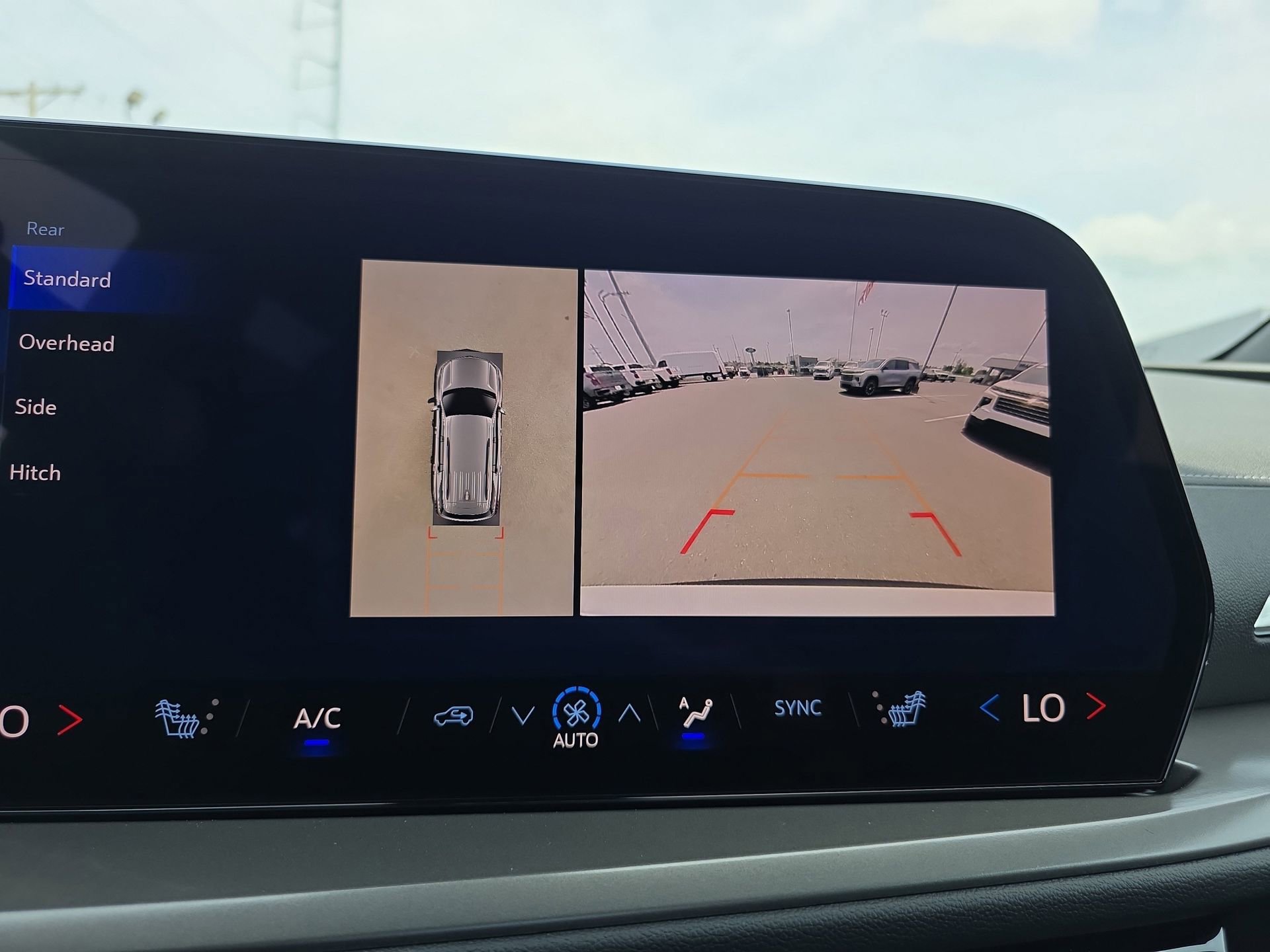 New 2026 Chevrolet Traverse LT w/ Sun and Wheel Package FWD image 23
