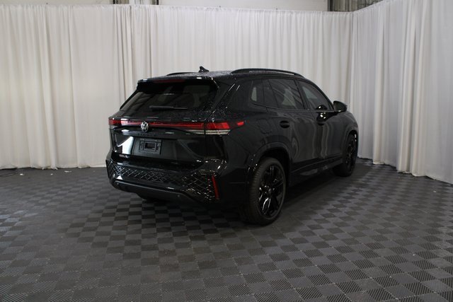 New 2025 Volkswagen Tiguan SE R-Line image 24