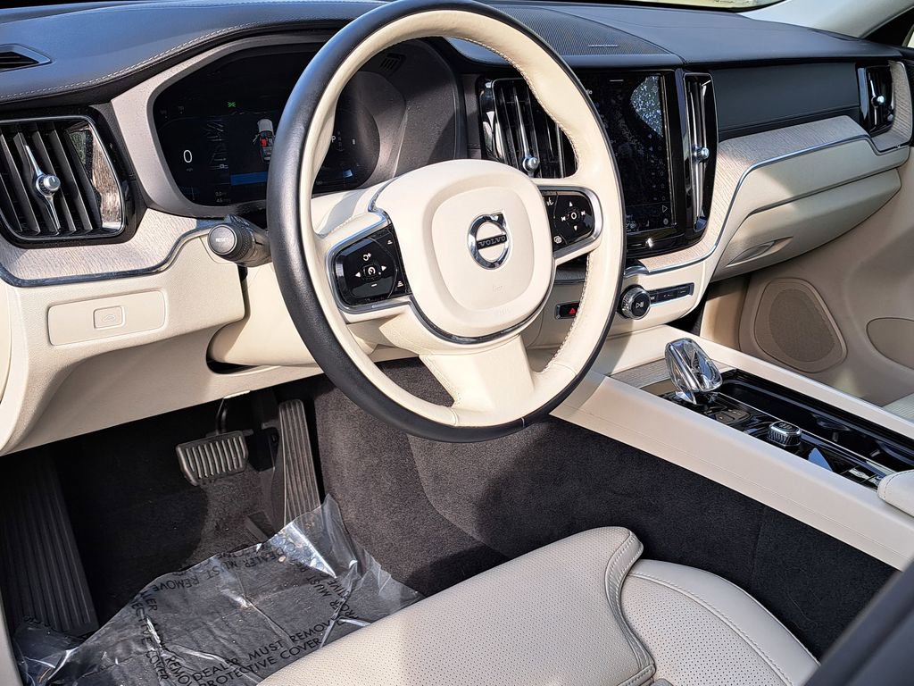 Used 2023 Volvo XC60 B5 Ultimate w/ Climate Package image 5
