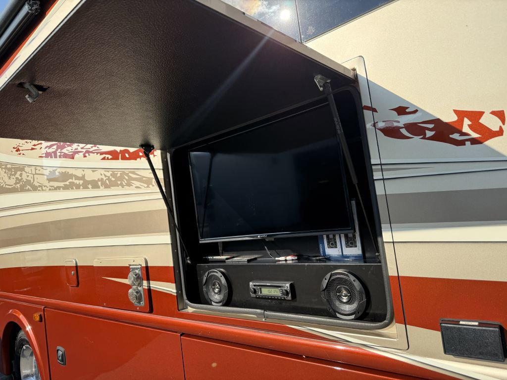 Used 2018 RAM 5500 SLT w/ Quick Order Package 29G SLT image 31