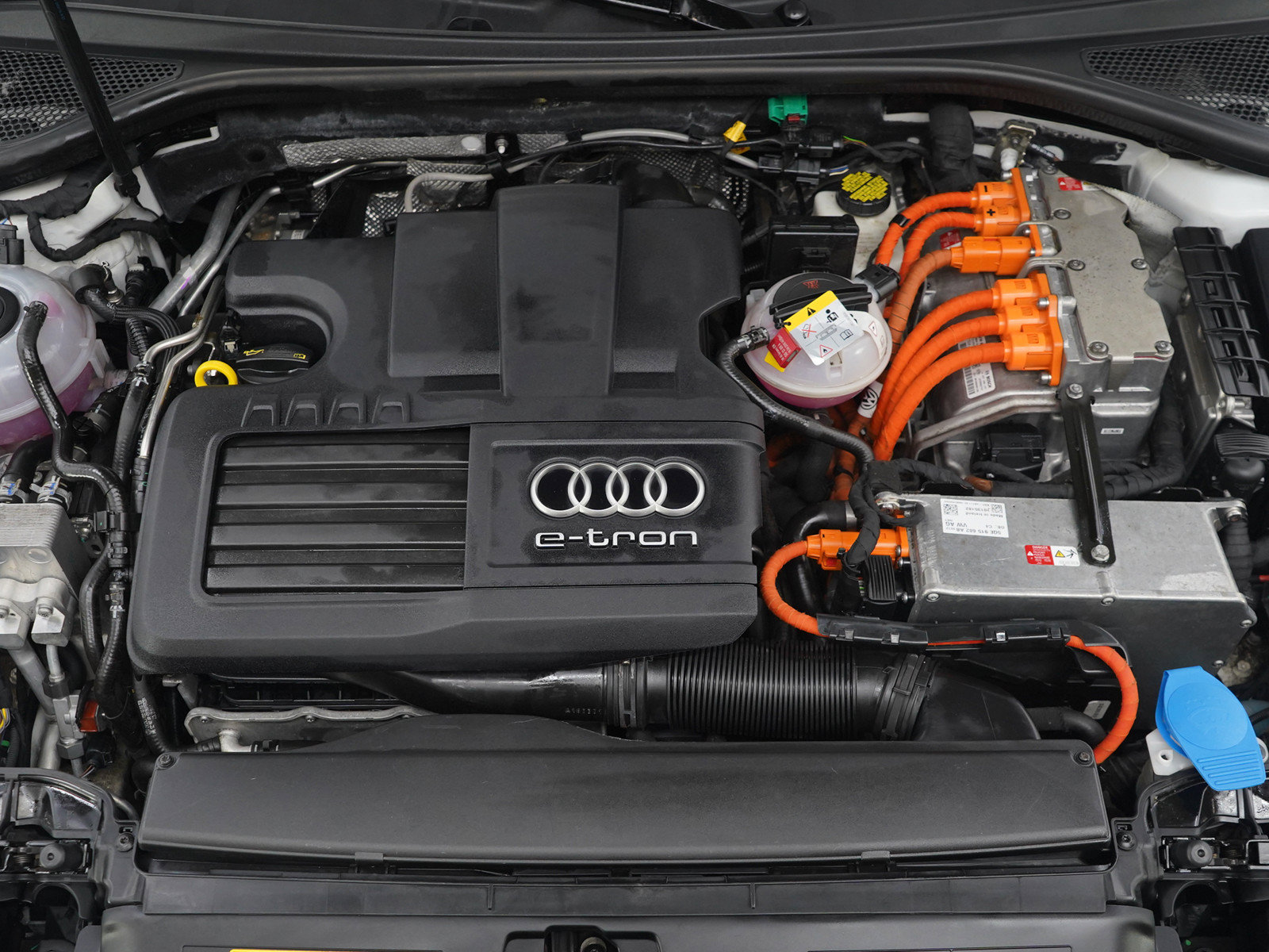 Used 2016 Audi A3 e-tron Premium w/ Audi MMI Navigation Plus FWD image 31