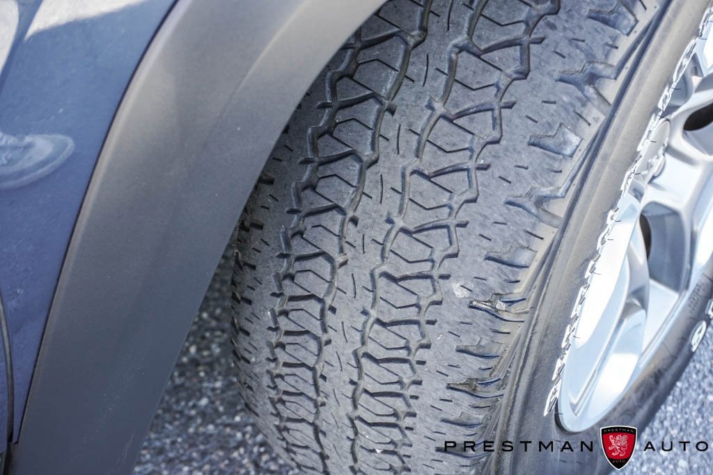 Used 2019 Jeep Cherokee Trailhawk w/ Cold Weather Group image 12