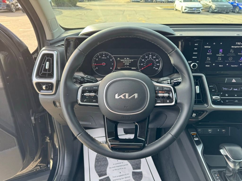 Used 2023 Kia Sorento X-Line EX image 12