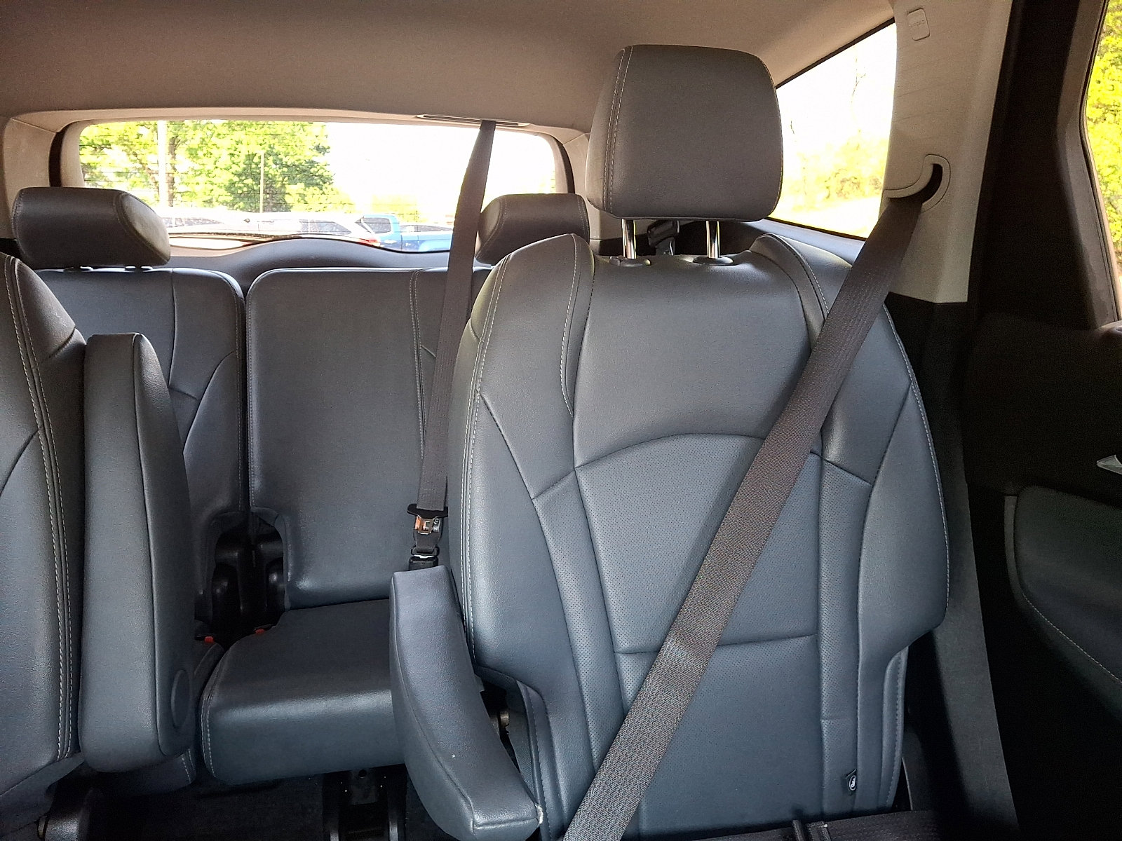 Used 2020 Buick Enclave Essence w/ LPO, Floor Liner Package FWD image 20