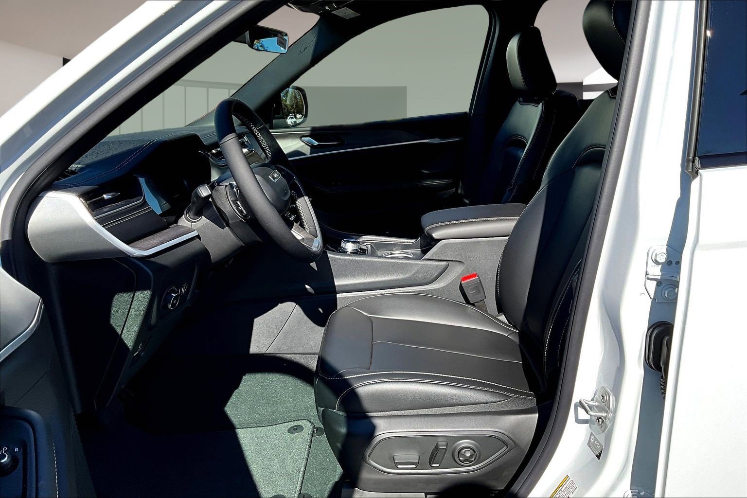 New 2025 Jeep Grand Cherokee L Limited w/ Black Appearance Package image 23