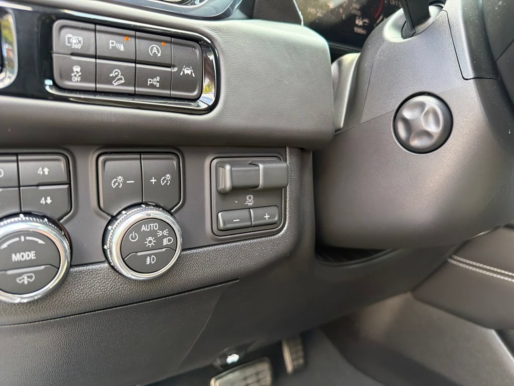 Used 2026 GMC Yukon AT4 Ultimate AWD/4WD image 11