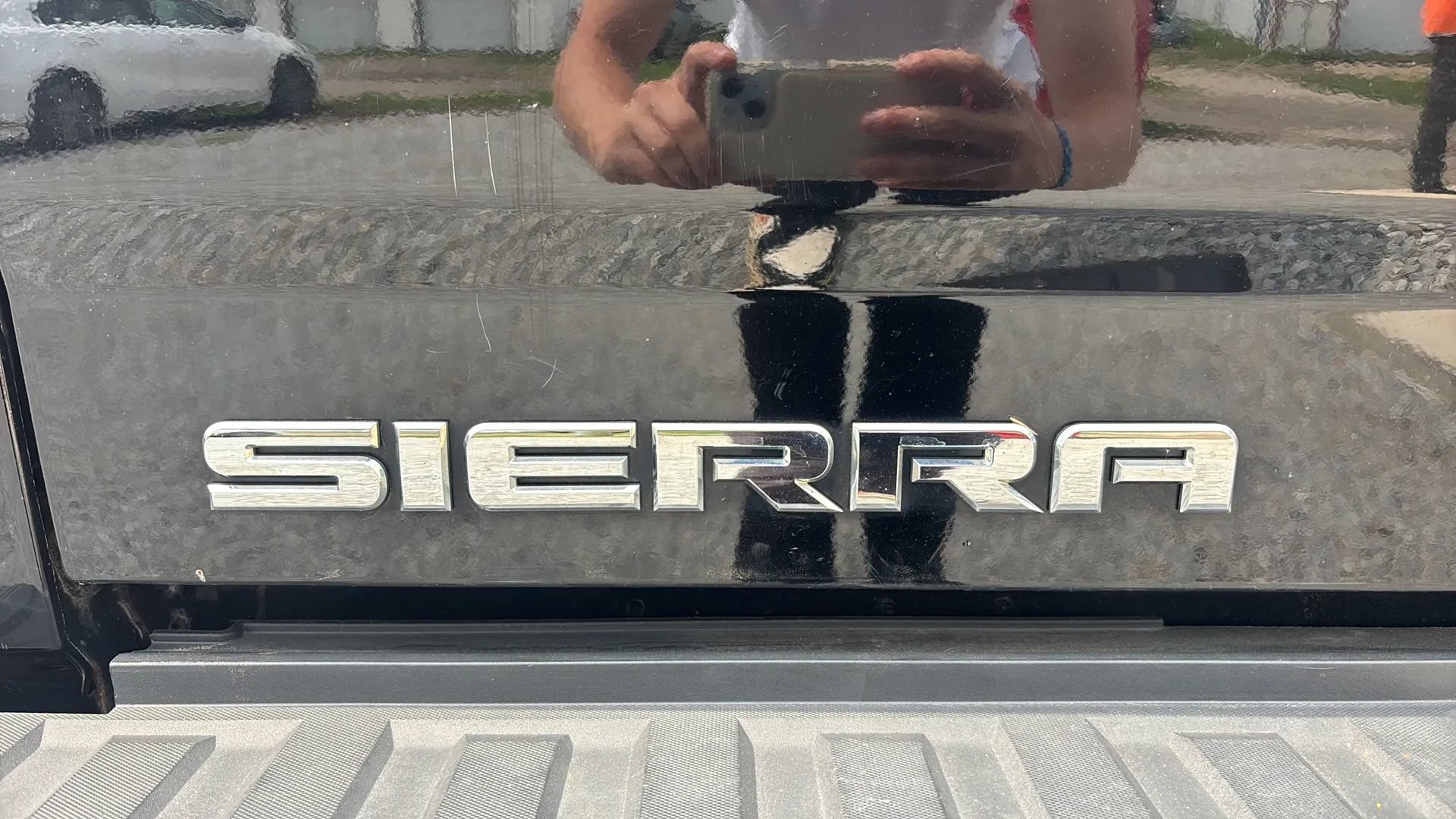Used 2015 GMC Sierra 1500 SLE w/ SLE Value Package AWD/4WD image 5