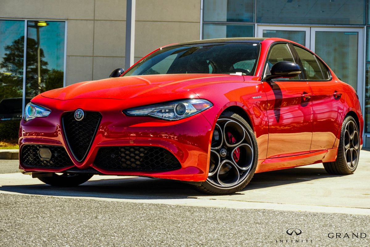 Used 2022 Alfa Romeo Giulia Veloce image 1