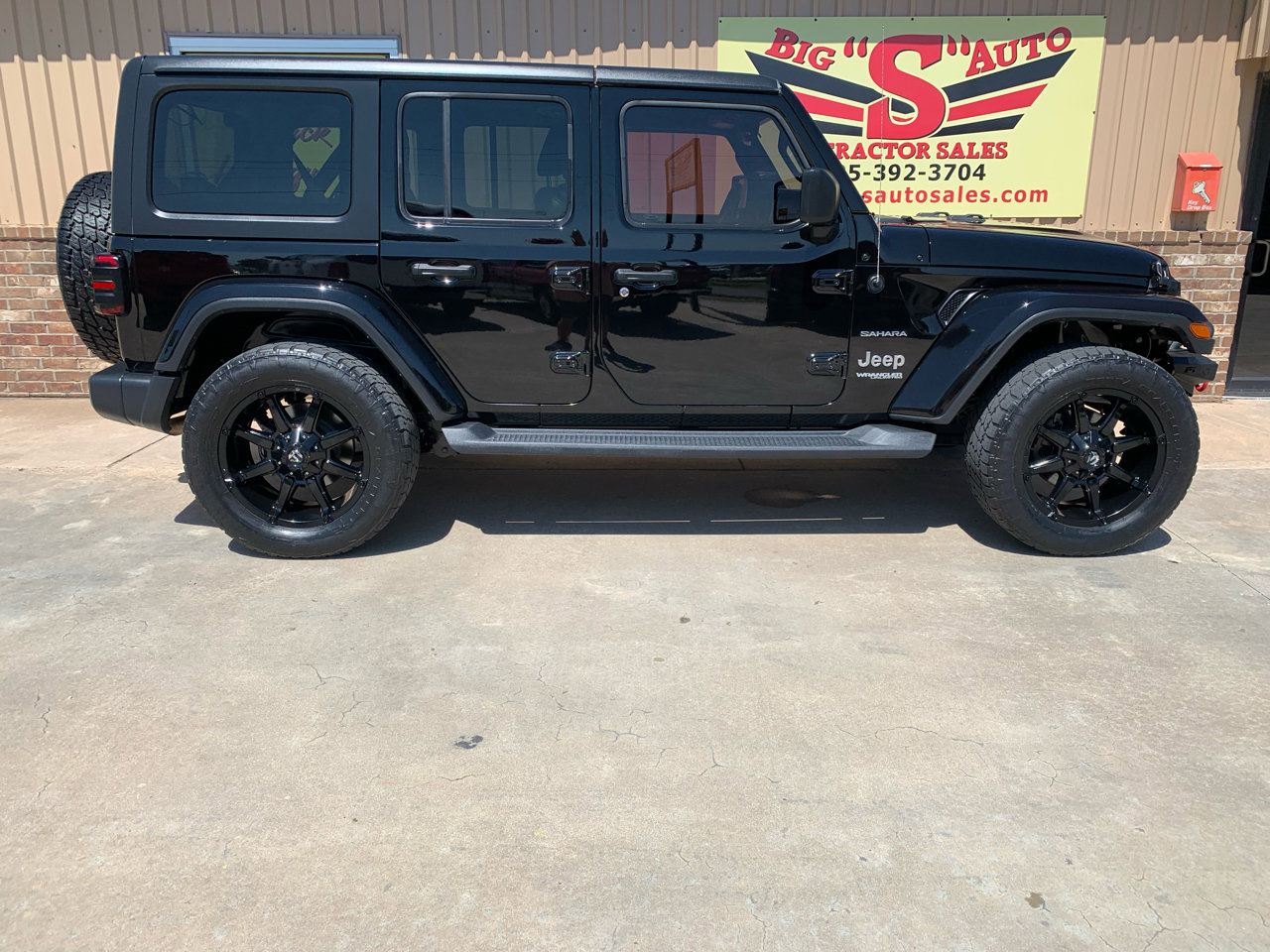 Used 2019 Jeep Wrangler Unlimited Sahara image 6