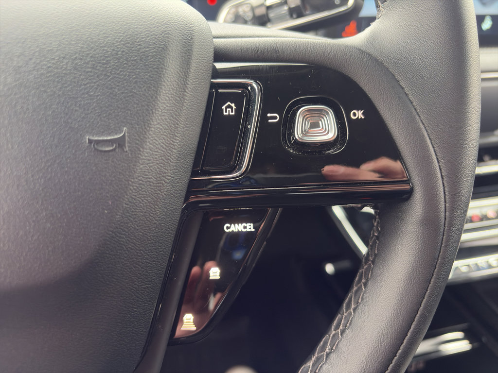 Used 2025 Lincoln Corsair Premiere image 25